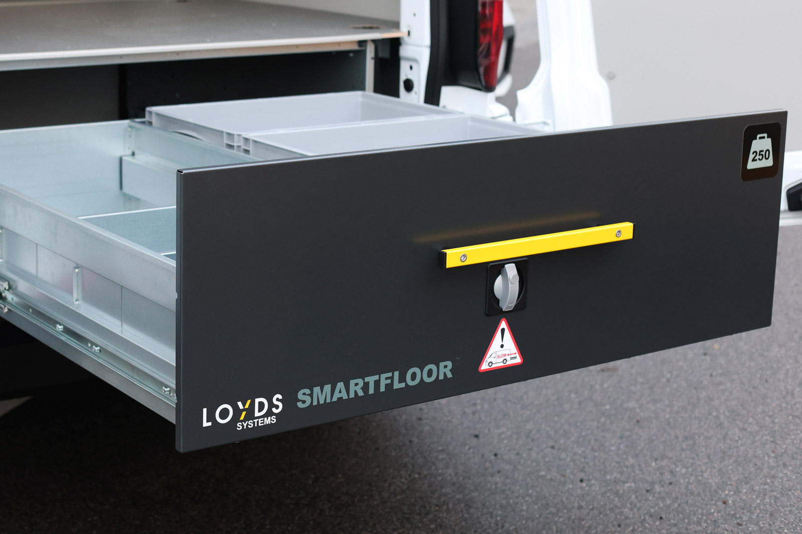 Smartfloor bakmodul - bilinnredning til nye Transporter 7