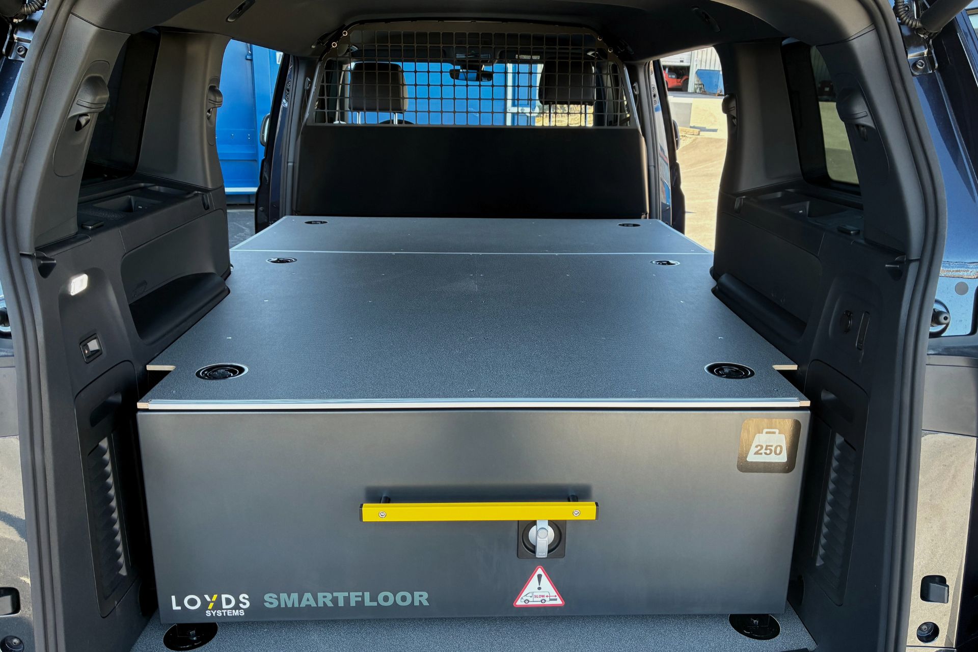 Nyhet! SMARTFLOOR Bilinnredning til ID. Buzz GTX - Bilde 5