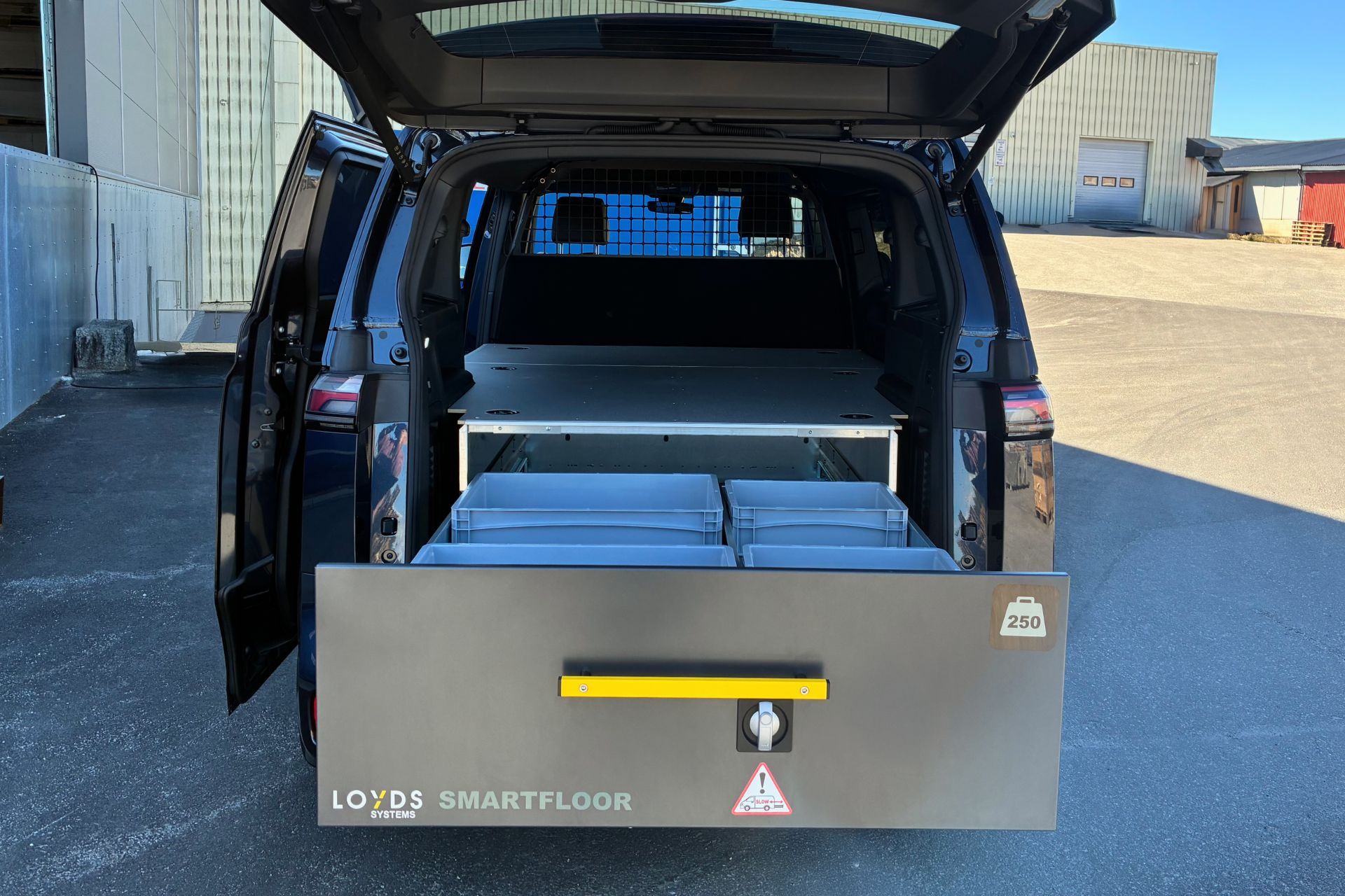 Nyhet! SMARTFLOOR Bilinnredning til ID. Buzz GTX - Bilde 2